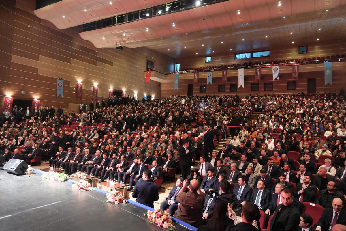 tugvauniversite's tweet photo. 📍Diyarbakır

İhtisas Akademi ’26 Lansmanı’nı Diyarbakır’da güçlü bir katılımla gerçekleştirdik. 💪

Adalet Bakanımız Sn. Akın Gürlek ve Genel Başkanım İbrahim Beşinci’nin teşrifleriyle düzenlenen programda, gençliğin adalet vizyonu ve yeni ufuklar konuşuldu. 📚✨ https://t.co/PBETG8rTWI