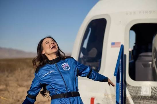 W6MOQ's tweet photo. ๐ธ #YL {young lady} #hamradio ๐บ๐ธ
๐บ๐ธ ๐บ๐ธ#KD8PKR Mrs. Emily Calandrelli in #California #USA ๐ฆ
๐ #ArtemisII #WeAreGoingBack #Orion #SLS #NASA #CSA ๐ ๐ธ
๐ #moon ๐๐ https://t.co/oxSqUPBlT1
