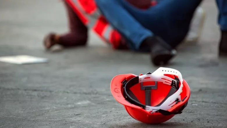 RnRMag's tweet image. Here's what restorers need to know about @OSHA_DOL's #1 cited violation, fall protection requirements. 

Read more: brnw.ch/21x1k5P

#Restoration #OSHA #FallProtection #JobsiteSafety

Photo Credit: Thanumporn Thongkongkaew / iStock / Getty Images Plus