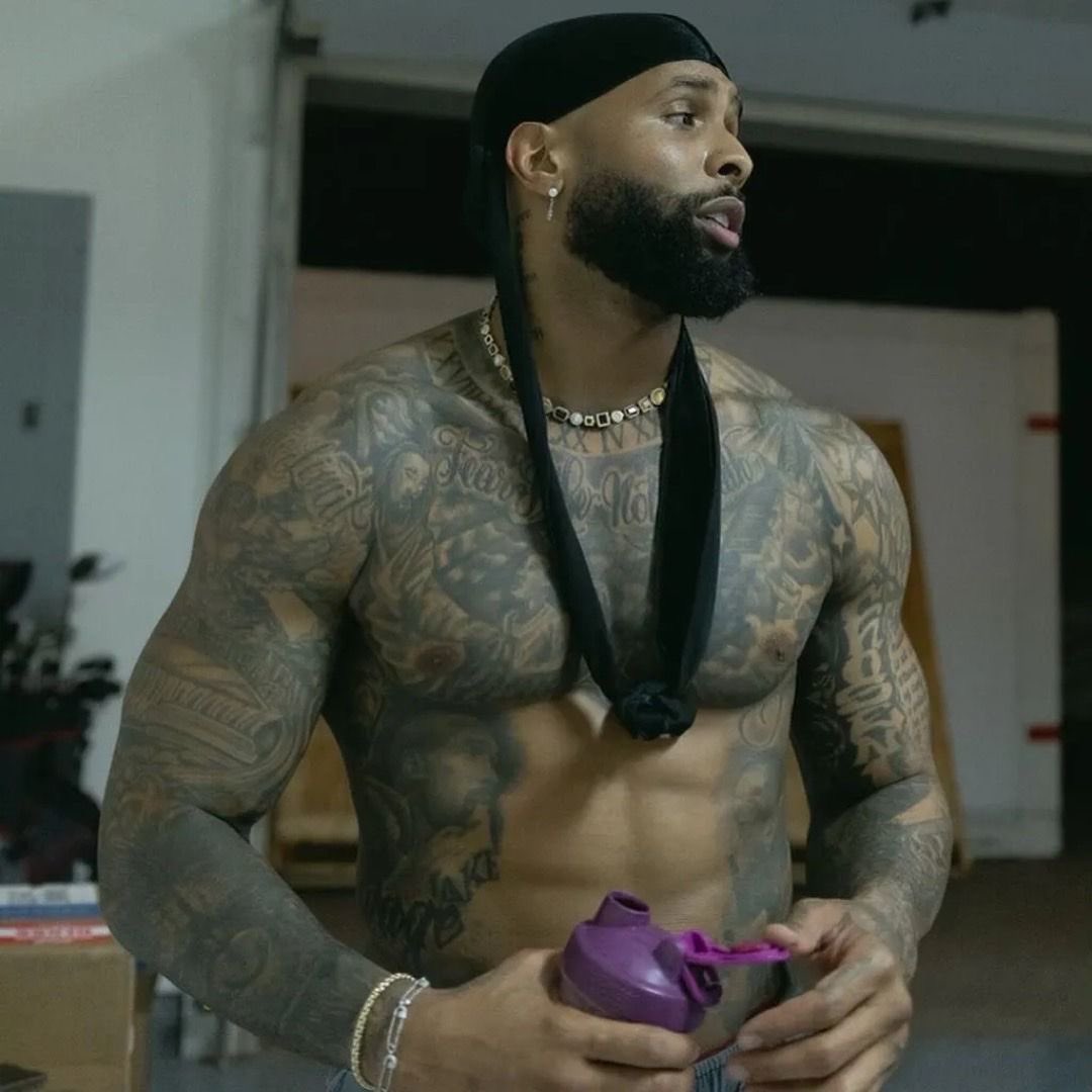 Male Central tweet media