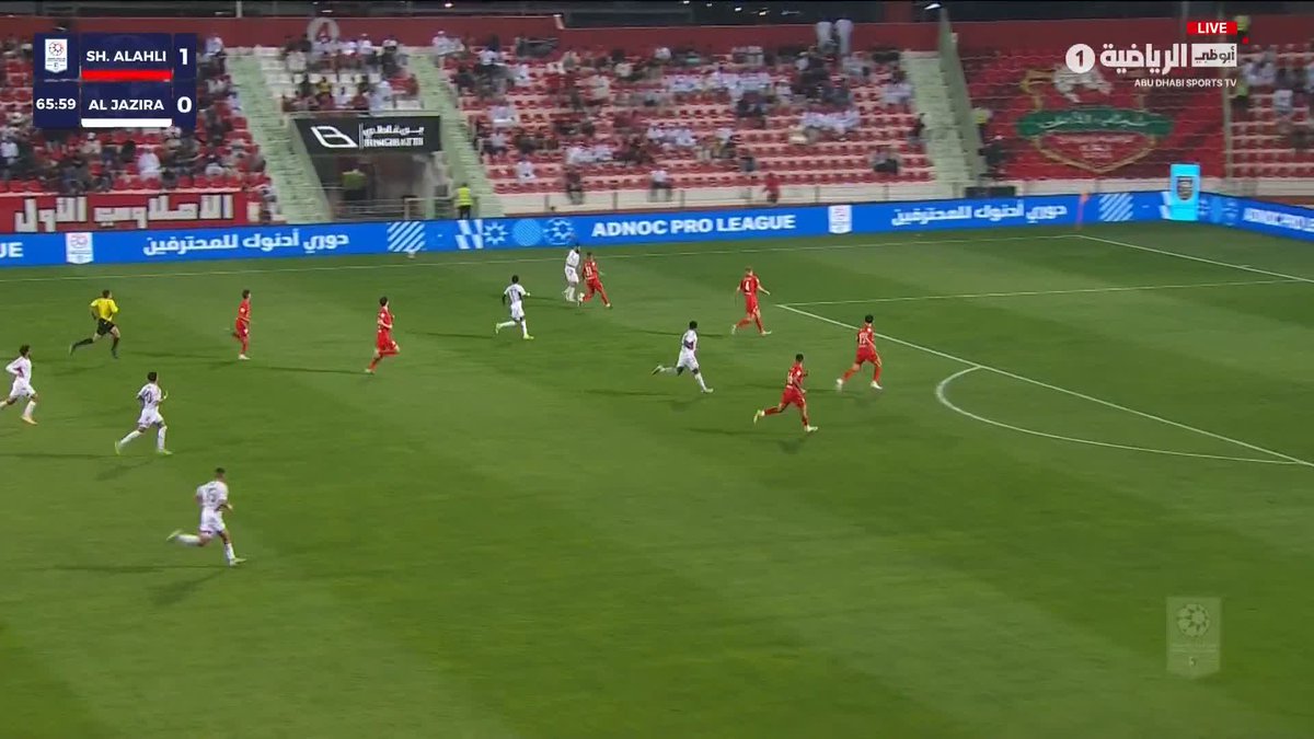 الحكم يحتسب ركلة جزاء للجزيرة. أبوظبي الرياضية 1 | #شباب_الأهلي_الجزيرة 
