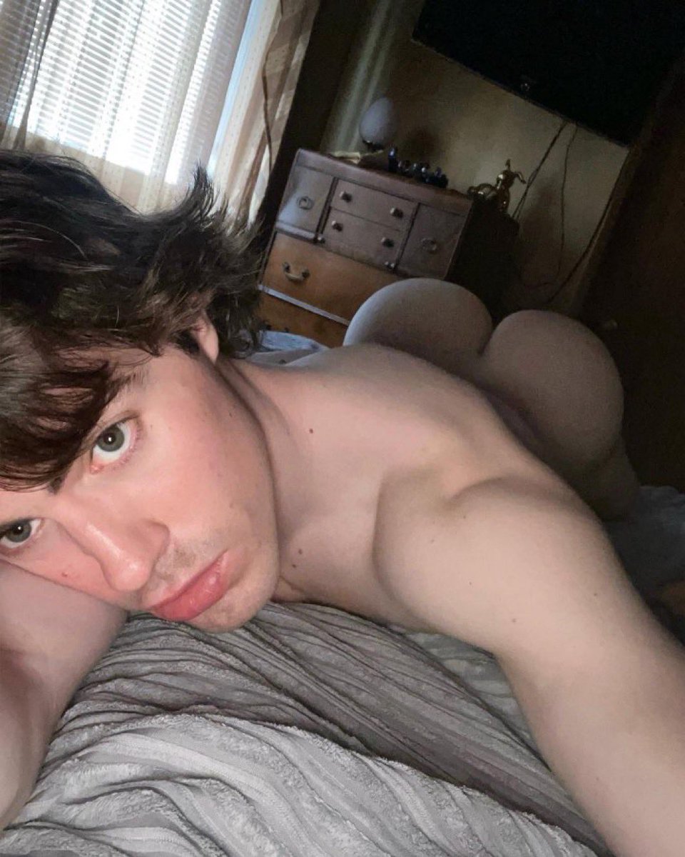 Boy Buns Warrior 🍑👐🏾 tweet media