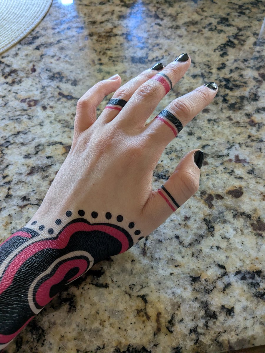 ensignenjin's tweet photo. Hand reveal https://t.co/l7KprjUfRW