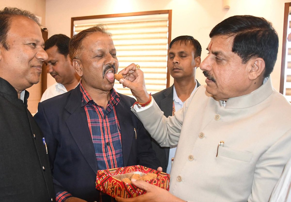 reporter_sanjay's tweet photo. @DrMohanYadav51 Happy birthday 🎂🎈 https://t.co/t55T8TCXJH