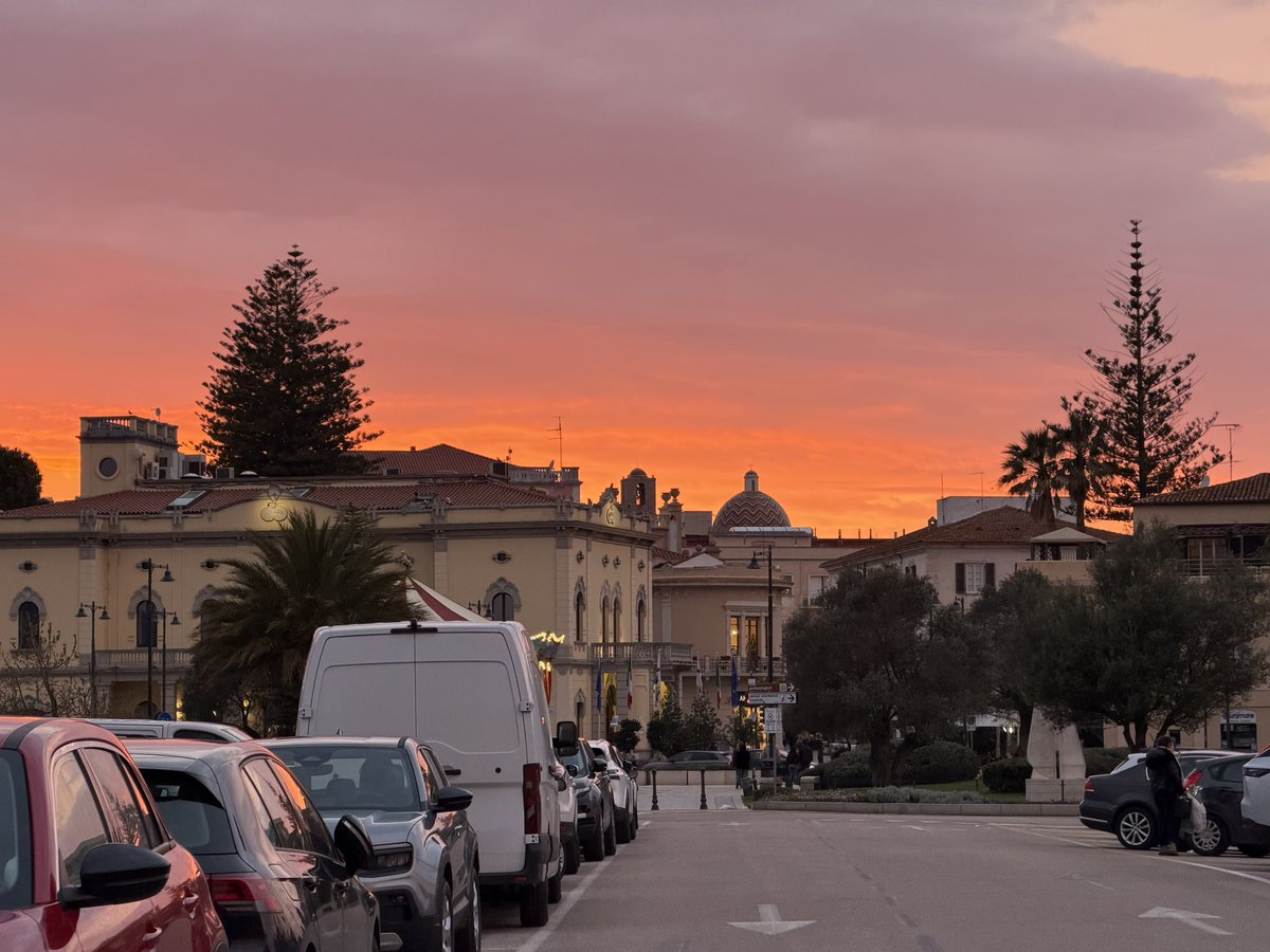 arkimiche's tweet photo. Olbia al tramonto, due giorni fa. https://t.co/D7ULjCrO3V