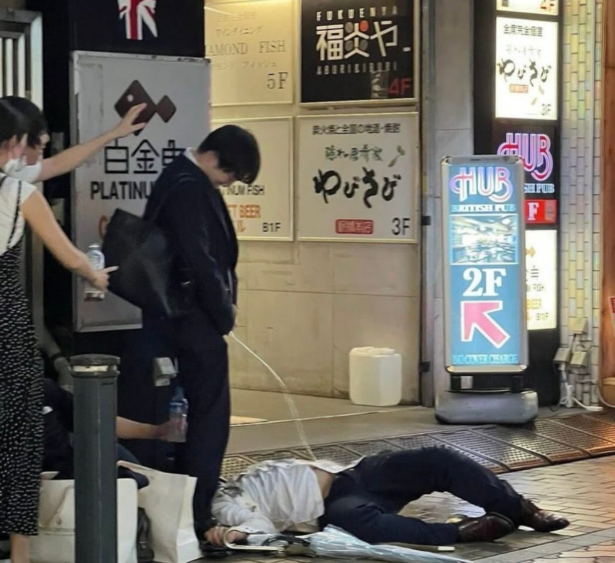 日本から逃げた人 tweet media