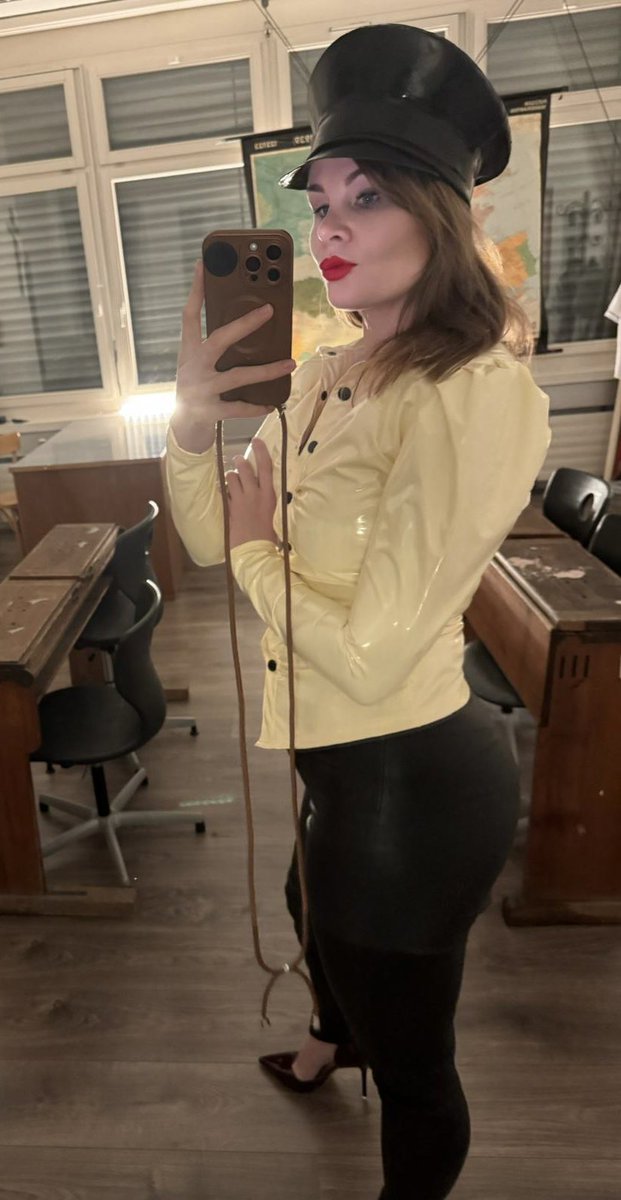 Domina Alena Star tweet media