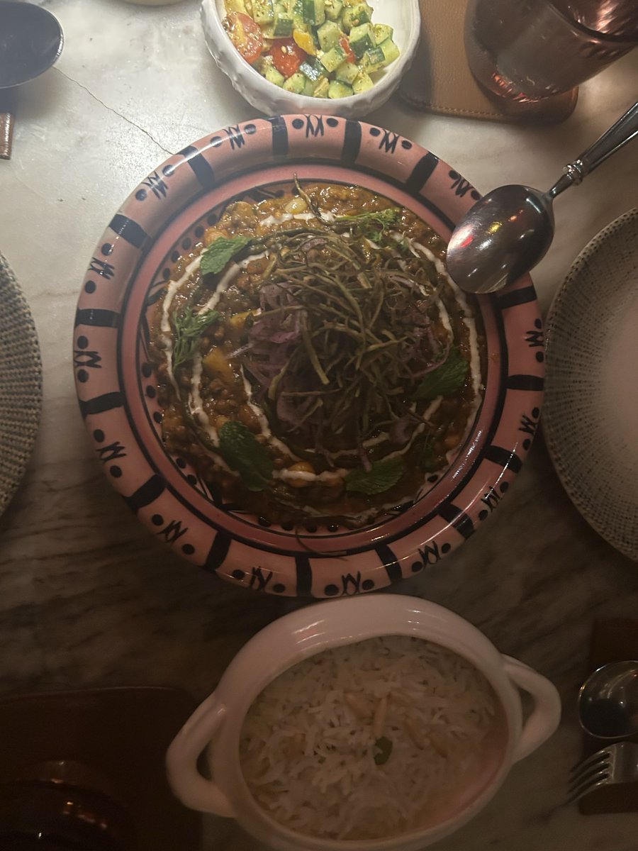 NagavidyaR's tweet image. Love these restaurants which have a cheese board on their menu 😄
I can eat to my fill and not feel guilty.
And this dal comes in a dish served with just a handful of rice 😅
Food was pretty good though.
#FineDineRestaurants #BangaloreFineDine #Charcuterie