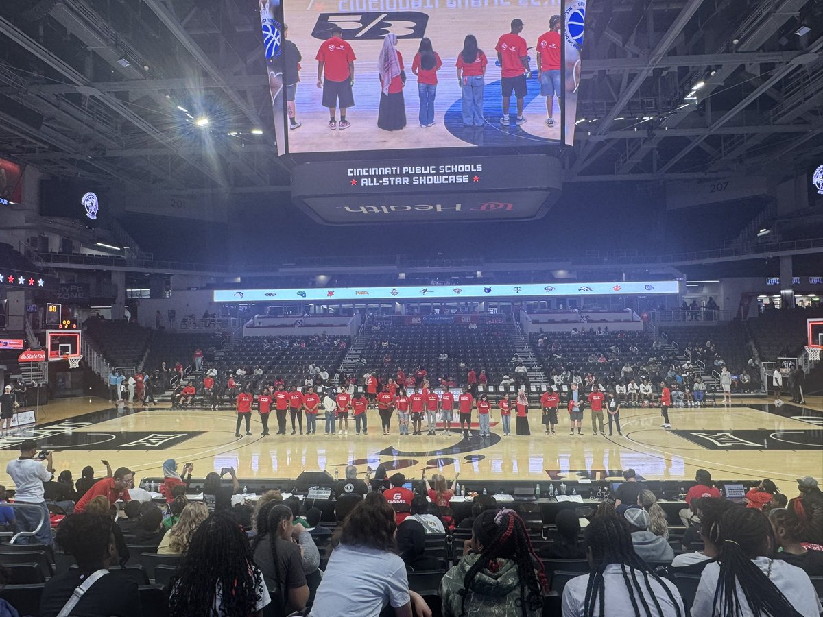 cincygreghoodin's tweet image. Marian Spencer scholarship winners past and present @uofcincy #BearcatFamily #BearcatsUnited #BearcatsForLife @uofcincyfound LETS GO #BEARCATS @IamCPS #cpsallstarshowcase #cincyvibes #BearcatVibes #saturdayvibes