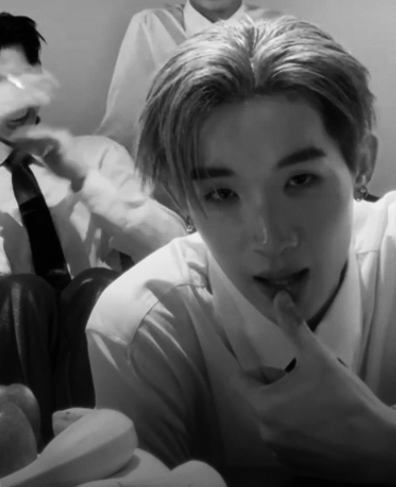 dy𝜗᭪ LetGoHONGSHI tweet media