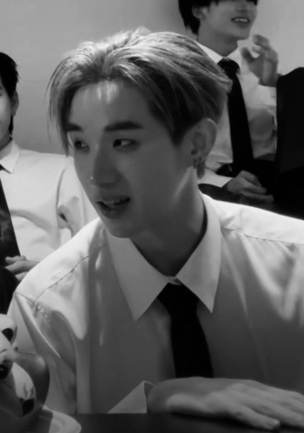 dy𝜗᭪ LetGoHONGSHI tweet media