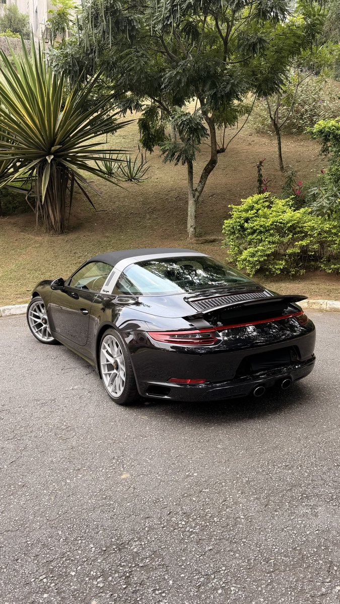 TheVaultCars's tweet photo. Mais um 911 na melhor carroceria que existe para o carro entrando à venda aqui na The Vault!

Dados básicos:

Porsche 911 Targa 4 GTS 
Ano: 2019/2019
KM: 24.900km

O anúncio completo do carro tá no perfil!

Caso tenha interesse, nos contate via DM ou no telefone (11)97417-9911. https://t.co/JqZo6igEo0