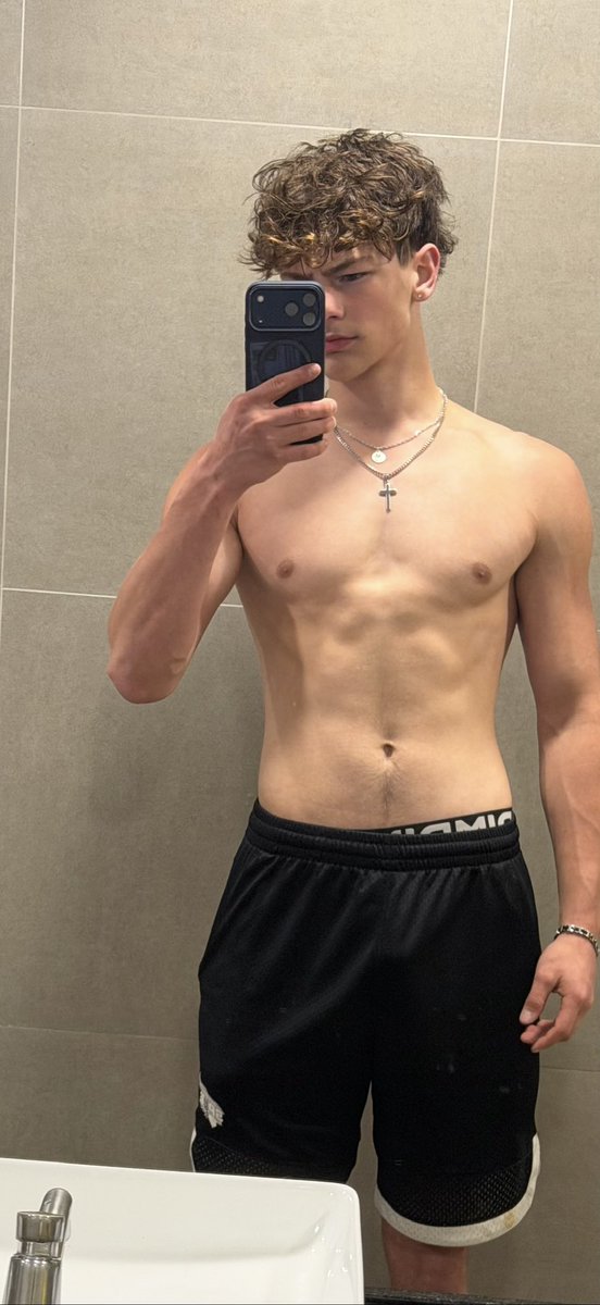 julien_savage tweet media