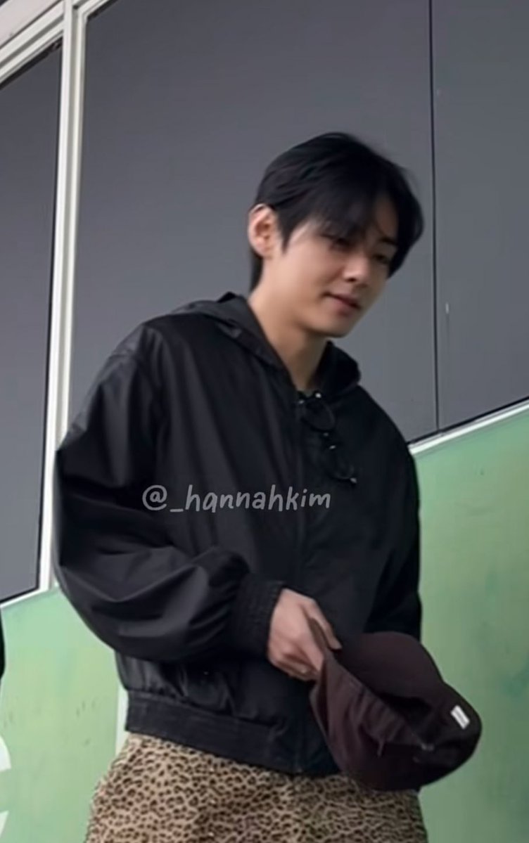 Arab Taehyung tweet media