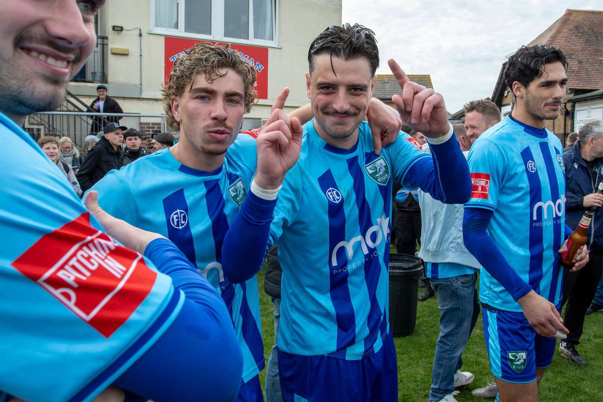 LeatherheadFC's tweet photo. That lad in the bottom right looks familiar. 👀🏆 https://t.co/fCKzXvQrVv