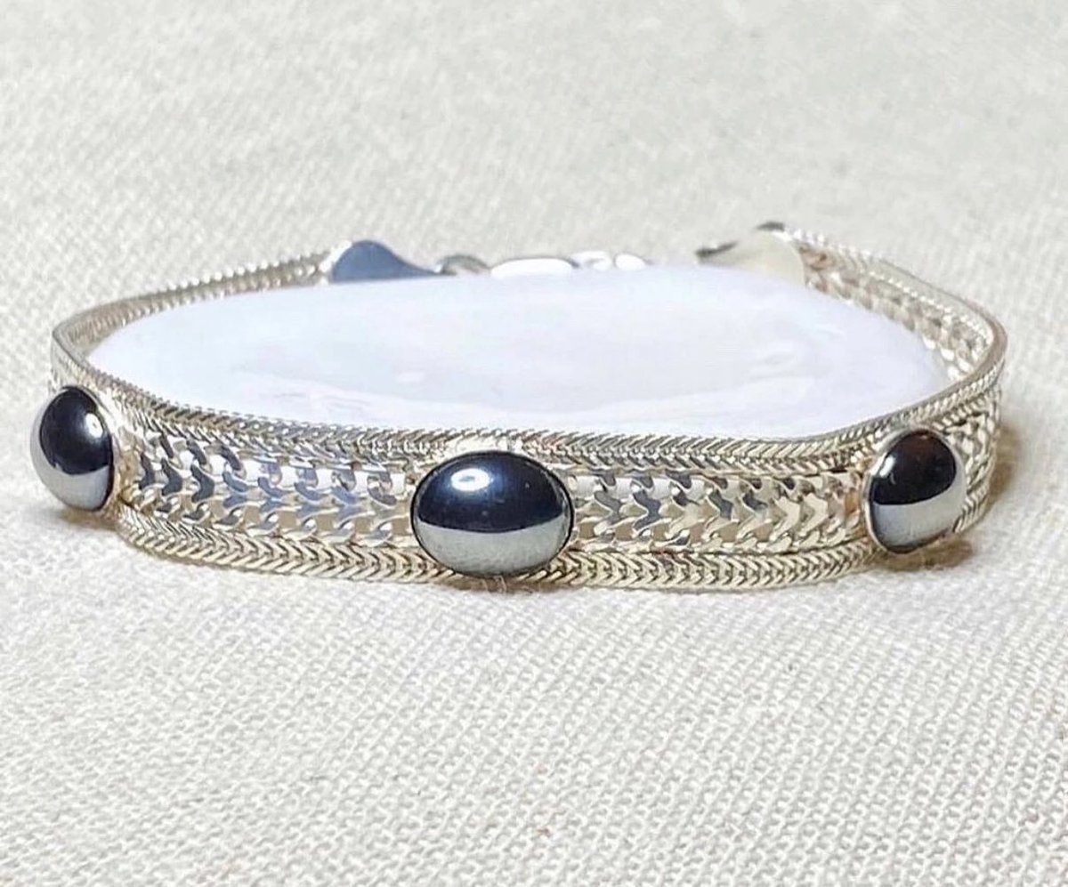 StuffWeFind1's tweet image. Vintage 3 Hematite Stone Sterling 7 1/2" Bracelet - Woven Look Silver - 13g

ebay.us/m/BRW2K5

#vintagejewelry #bracelet #SterlingSilver #stone #gift #grad #foryou