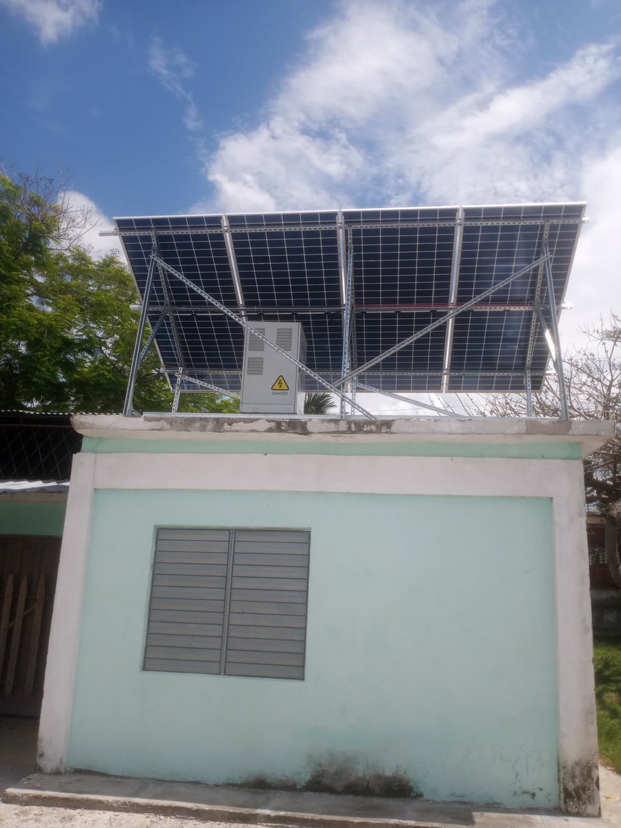 Los trabajadores de CEDAI Granma perseveran en el cambio de matriz energética impulsado por el país,esta vez en Fábrica de ataudes de Manzanillo. Hasta la fecha se han montado 6 módulos fotovoltaicos en función de mejorar los servicios necrológicos.
<a href="/GelectCuba/">Gelect</a> <a href="/MindusIndustria/">Ministerio de Industrias de Cuba</a>