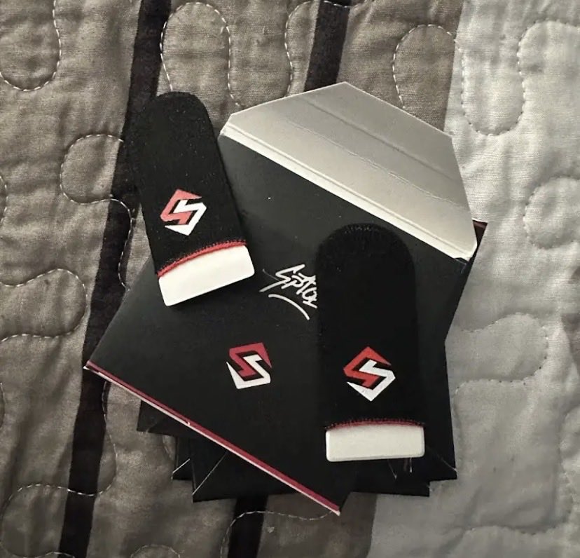 Ottercodmyt's tweet photo. Got the Space finger sleeve
I'm about to play just like bro now, maybe even better 🫣#codm #fingersleeve #713space https://t.co/y8RxLzSrhn