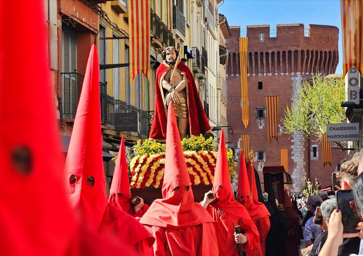Méprisée durant tant d'années, la piété populaire est de retour. Alléluia !- Par  <a href="/gabriellecluzel/">Gabrielle Cluzel</a>
À Perpignan, à la procession de la Sanch, j'ai rencontré Priscillia, heureuse de "reprendre le flambeau" familial. 
bvoltaire.fr/meprisee-duran…