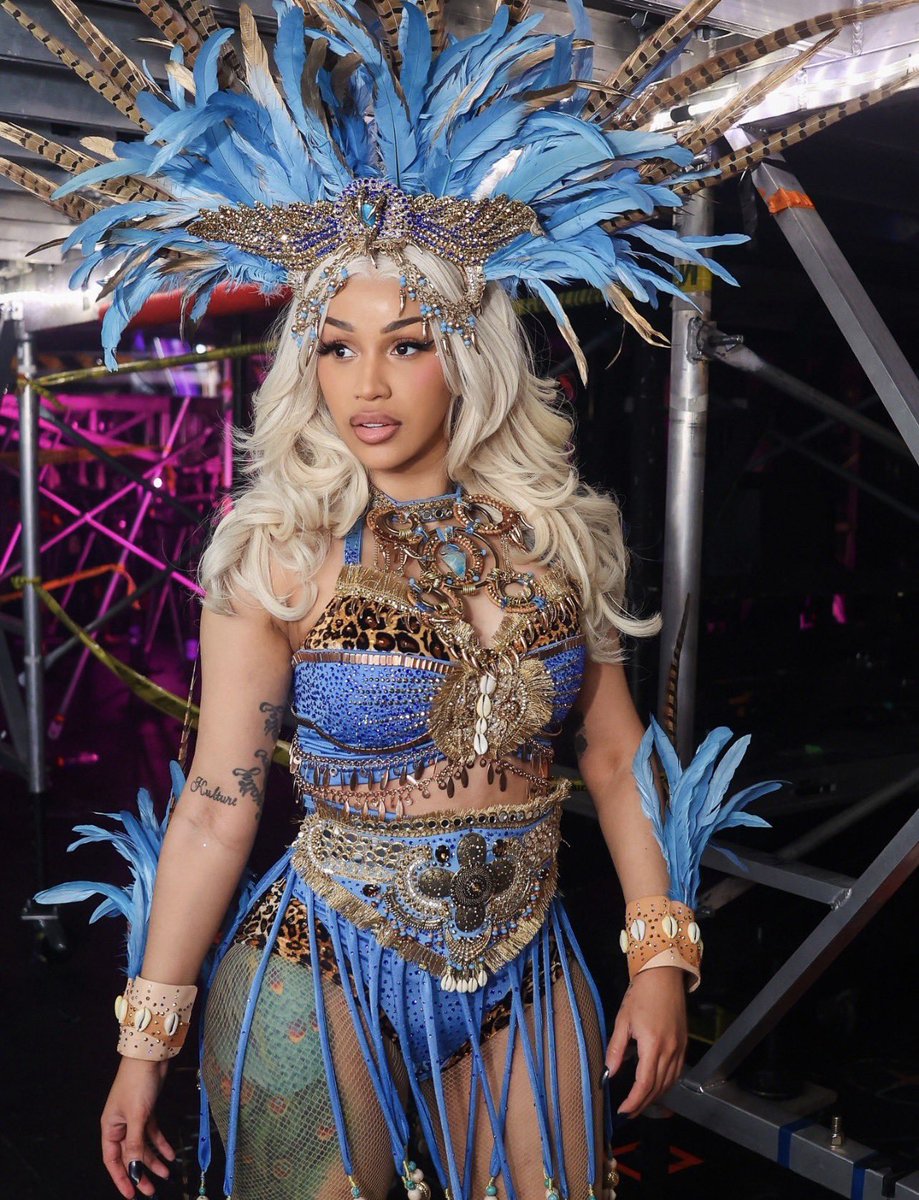 AM I THE DRAMA? tweet media