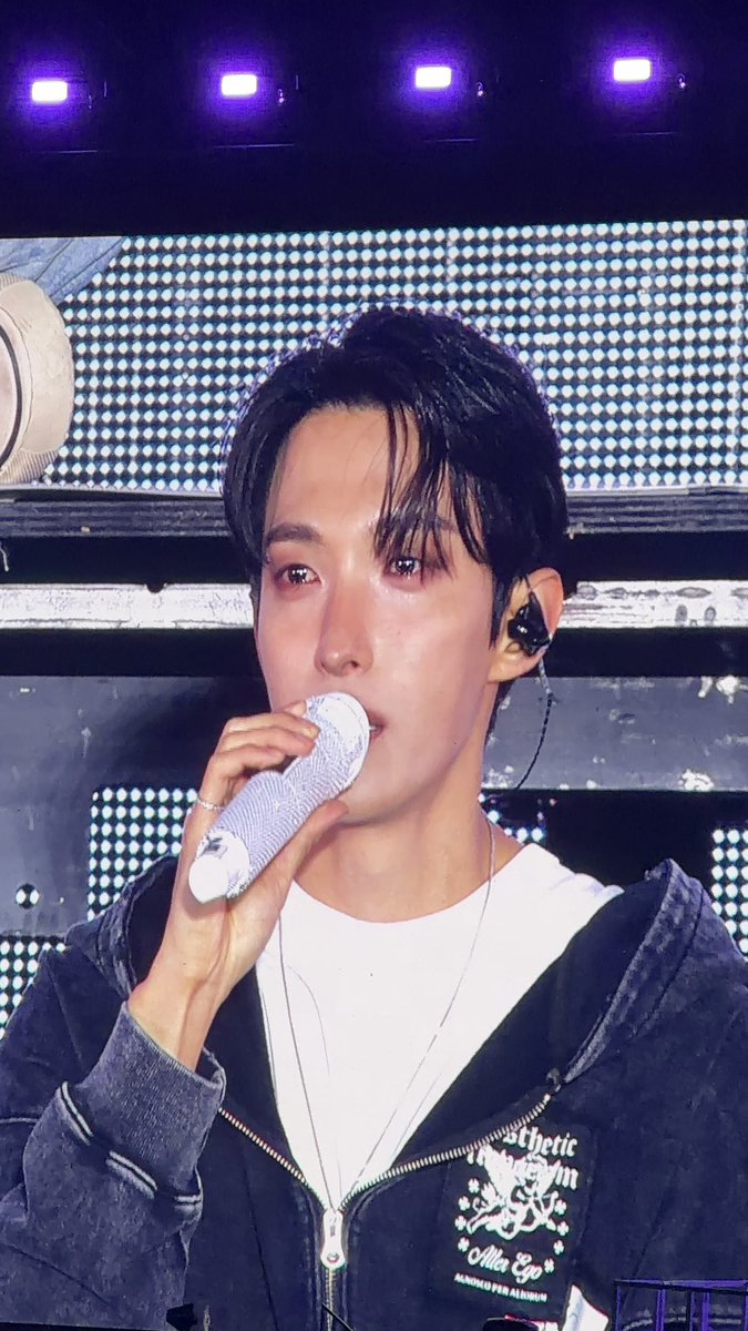 kyeomshu hug dokyeom cried IM SO FUCKING SAD IM GONNA KMS