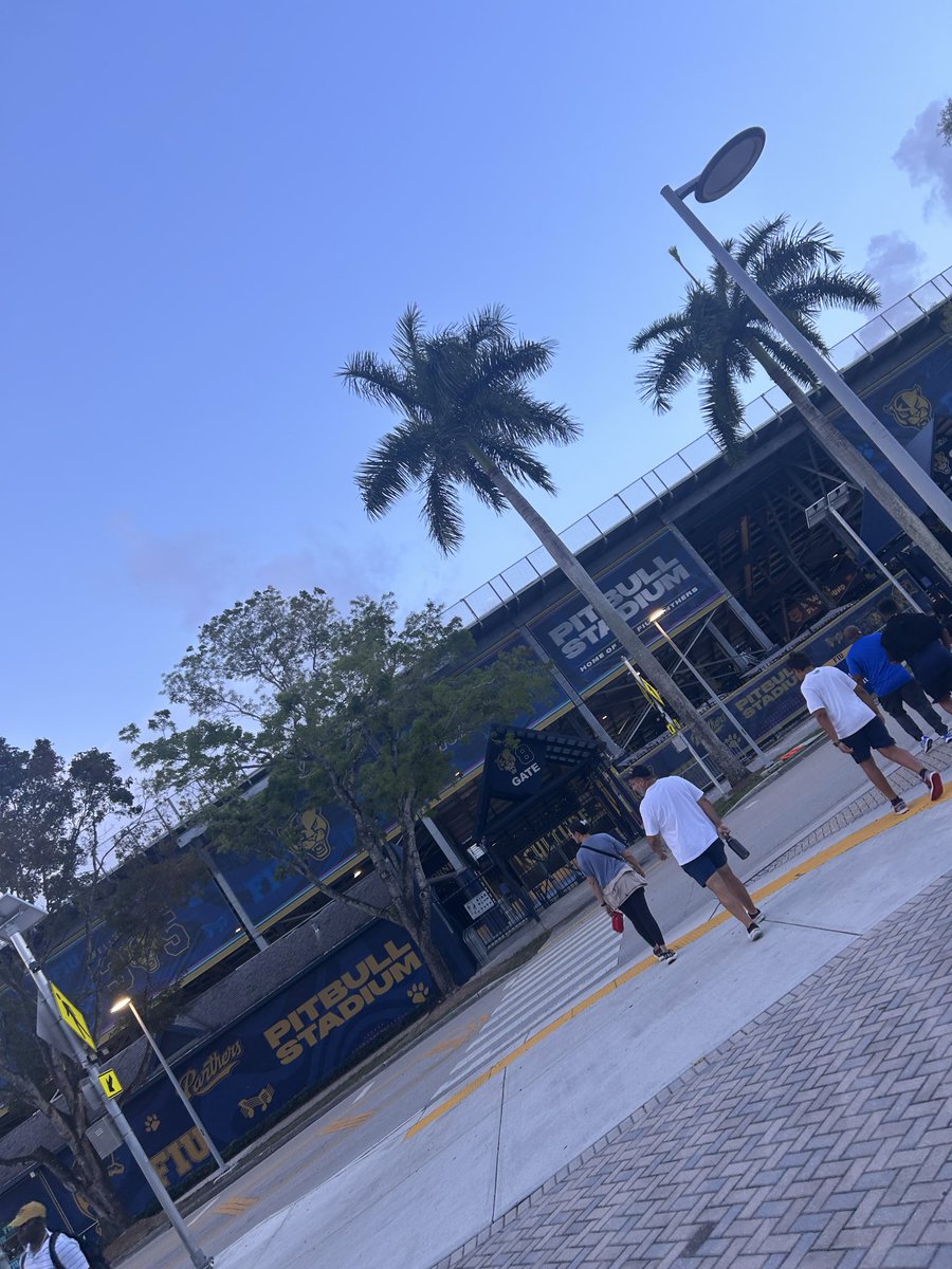 playmarkerk5's tweet photo. Had a great time at FIU GO PANTHERS! @CoachJB_4 https://t.co/qCi2UlUUOi