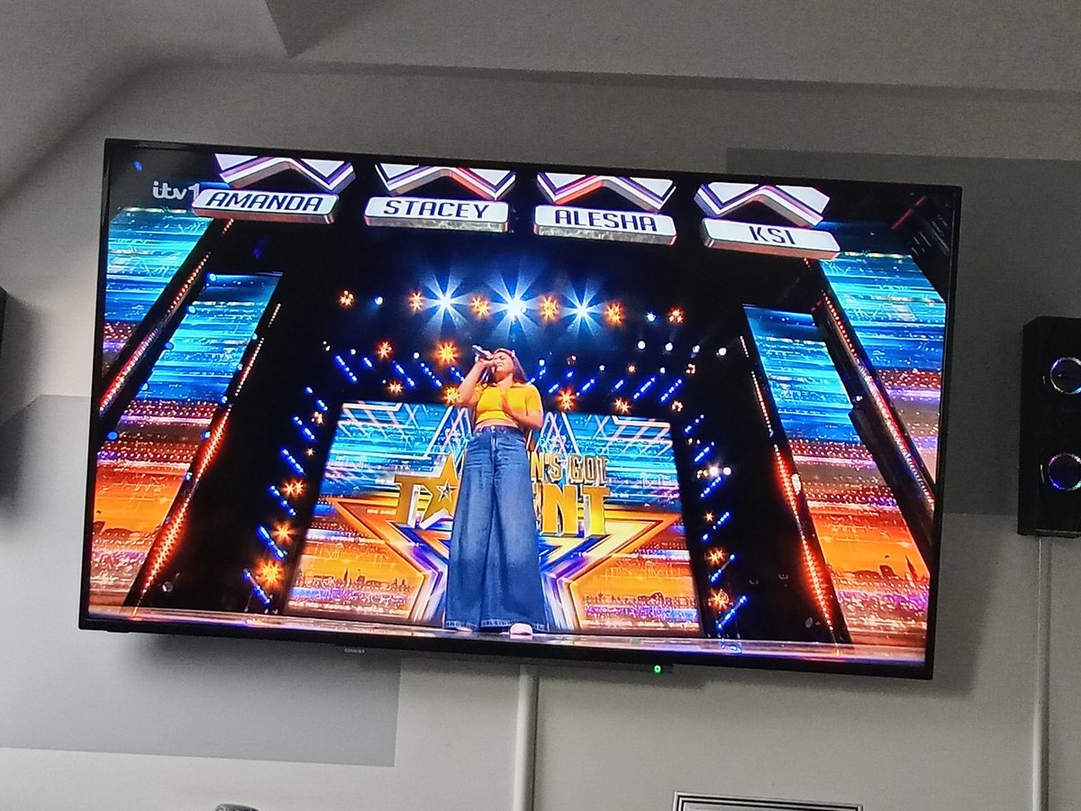 TrevCampbell's tweet image. Wow and the winner of #BGT @BGT is going to be Rochelle 🎤