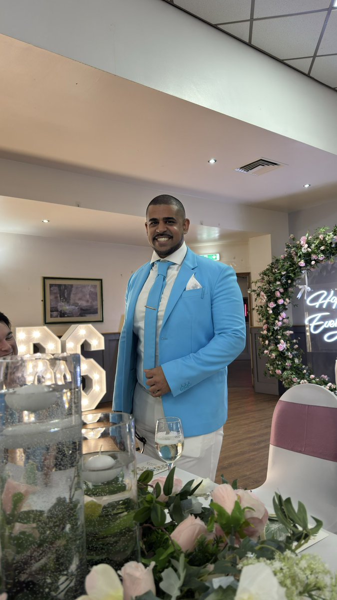 Stream? Suit.

Grocery run? Suit.

Friend’s wedding? Suit.

I pulled him aside. Asked if he was okay.

He straightened his lapel and hyped the crowd anyway.

This man is BUILT different.

The man, the HYPE, the NOISE… <a href="/ItsBurts/">The NOISE</a>