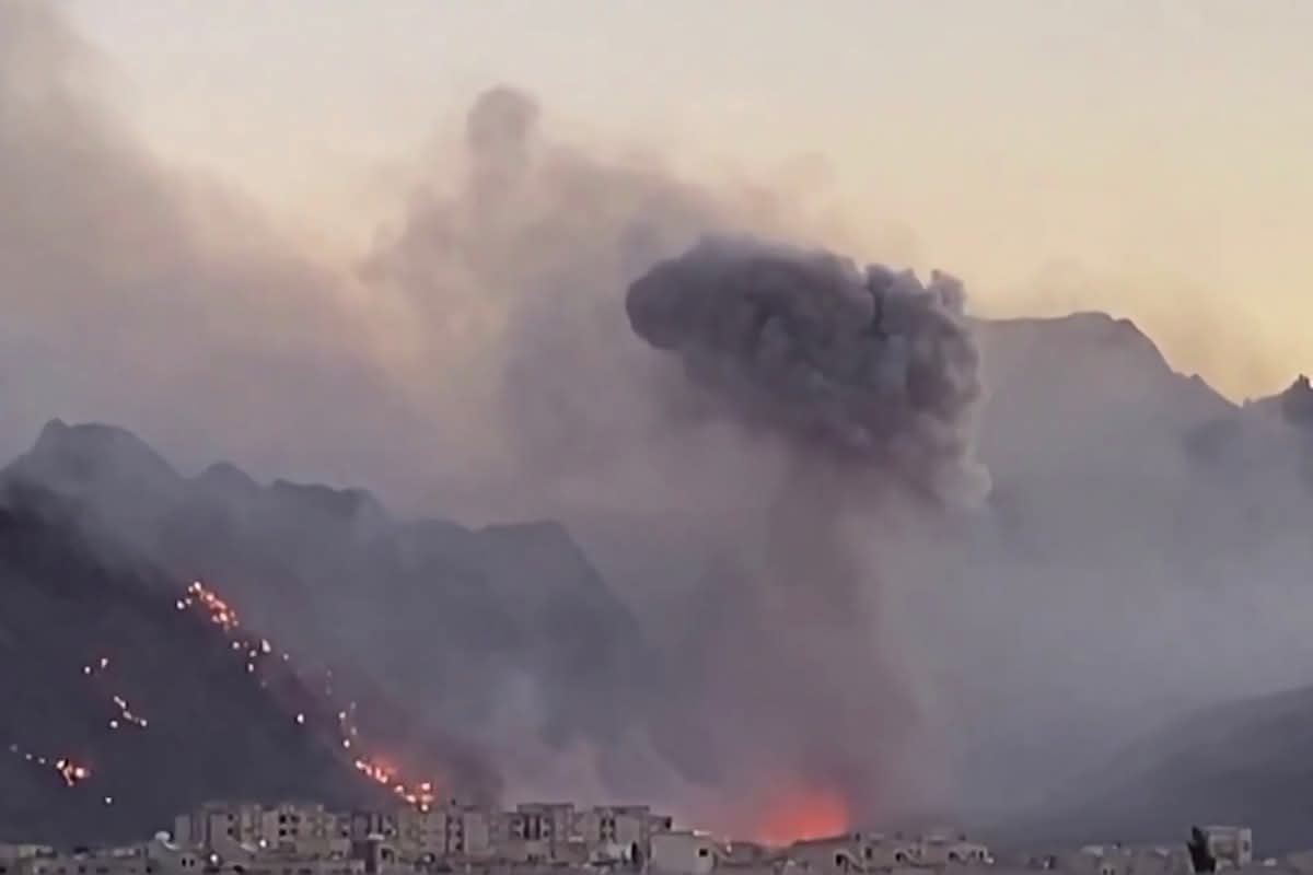 Americalives_'s tweet photo. 🚨 BREAKING: Iranian media reports Israeli and U.S. strikes on Iran’s petrochemical complex. https://t.co/e8g83PRfpz