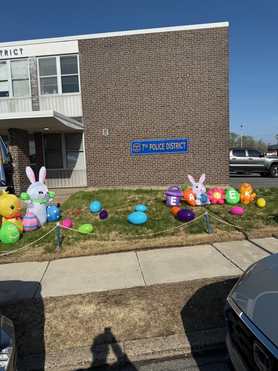 PPD07Dist's tweet photo. The Easter Bunny hopped into the 7th District for a visit.🐰🐣 https://t.co/DnaJWj69nP