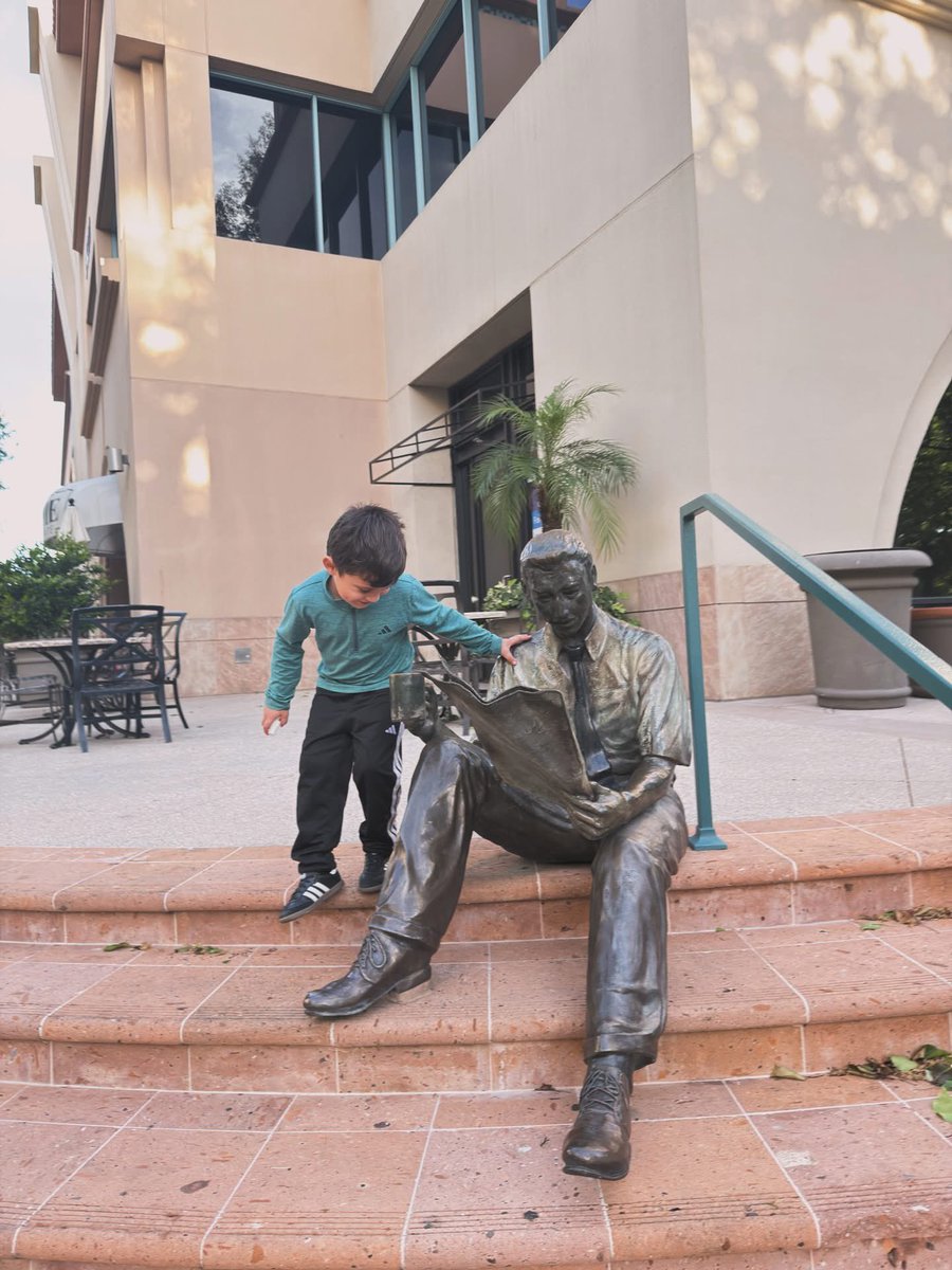 ✨ Nada como un paseo por Santa Clarita para recordar lo más importante… la familia 💛

Entre risas, ocurrencias de Liam 😂 y esos momentos de complicidad con mi hija 🤍…
👉 entendí que estos días son los que realmente alimentan el corazón.

🦆 Creo que Liam se queda con los