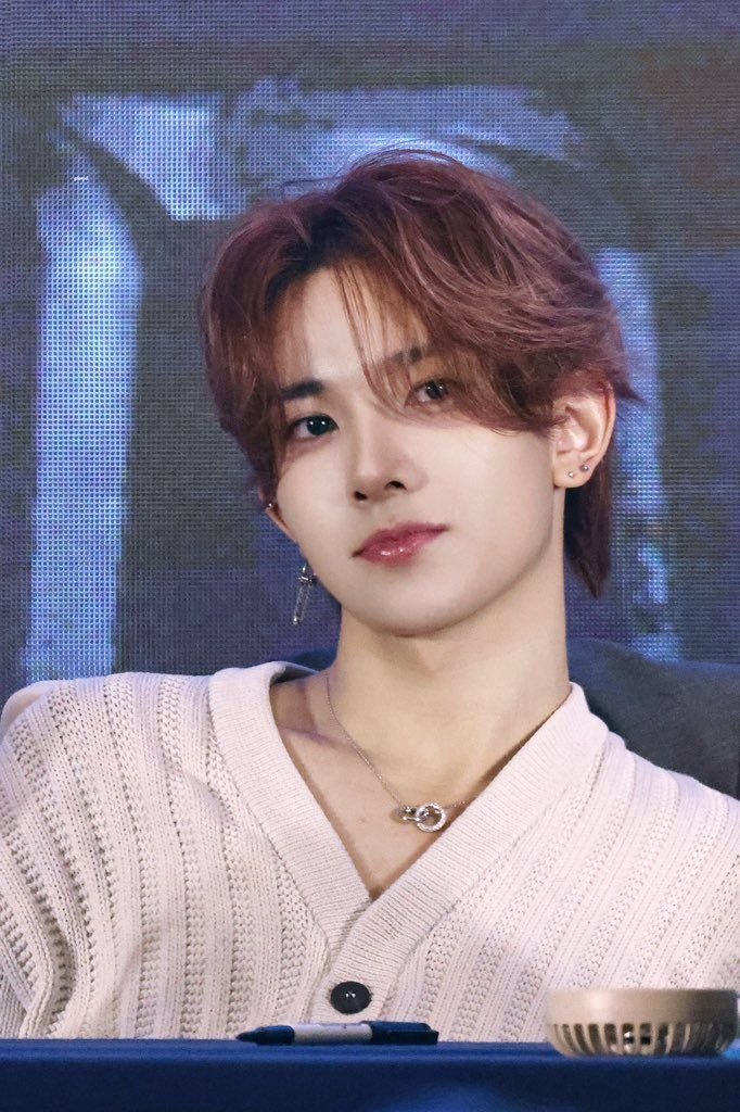 Red hair hee or burgundy hee

Reply w tags

#ENGENEs_Ask_BELIFT_for_Accountability
#Boycott_BELIFT_for_ENHYPEN