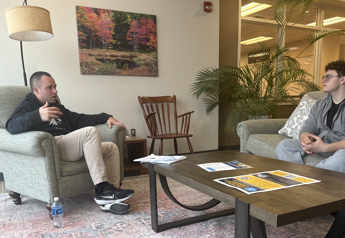 antchiof's tweet photo. Had an amazing tour this past thursday of @HartwickCollege, I received a tour of the campus and got to meet with 3 amazing coaches, and get a rundown of the @HartwickFball program, very grateful for meeting these 3 coaches. 
@CoachLegagneur 
@coach_wrighthfb 
@CoachRogers13 https://t.co/BExnTXw7IQ