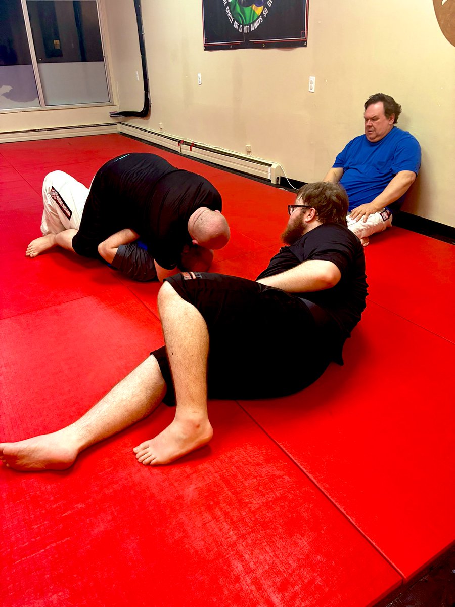 One_Man_Army_NF's tweet image. Showed and worked on some chokes with the crew last night at UNITED 

#JiuJitsu #Grappling #NoGi