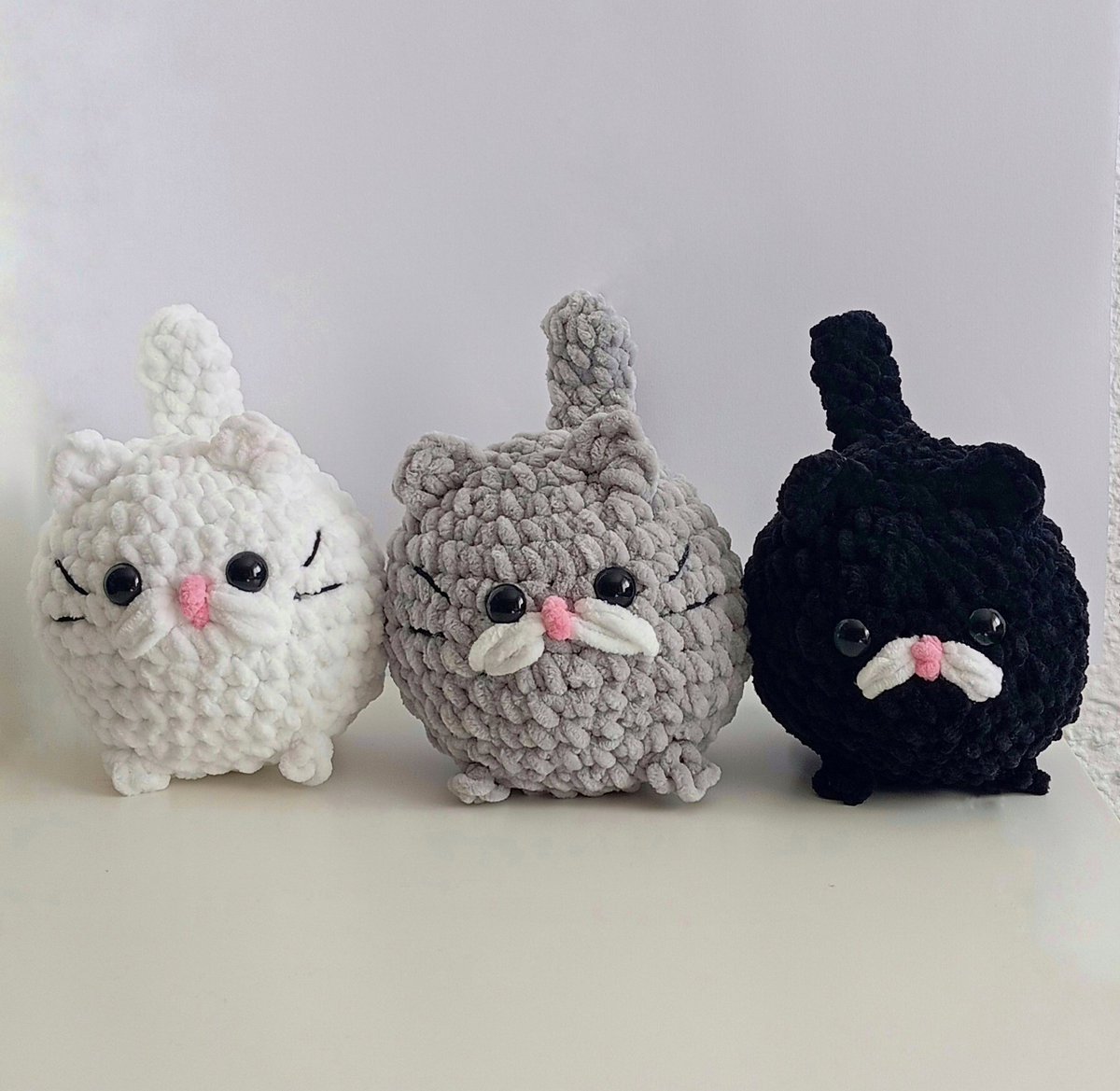 ffofuchan's tweet photo. ¡Amigurumis de gatitos! 🐈‍⬛♥️

#handmade #amigurumi #hechoamano #handmadewithlove #crochet #artist #art #studioghibli #disney #totoro #starwars #geek #michis #gatos #cats #cat #catslover @SalonComicVlc @madridotaku @freakwarsmadrid @Toledo_Matsuri @Mangafest @comicconmalaga https://t.co/t1LVj1i96N