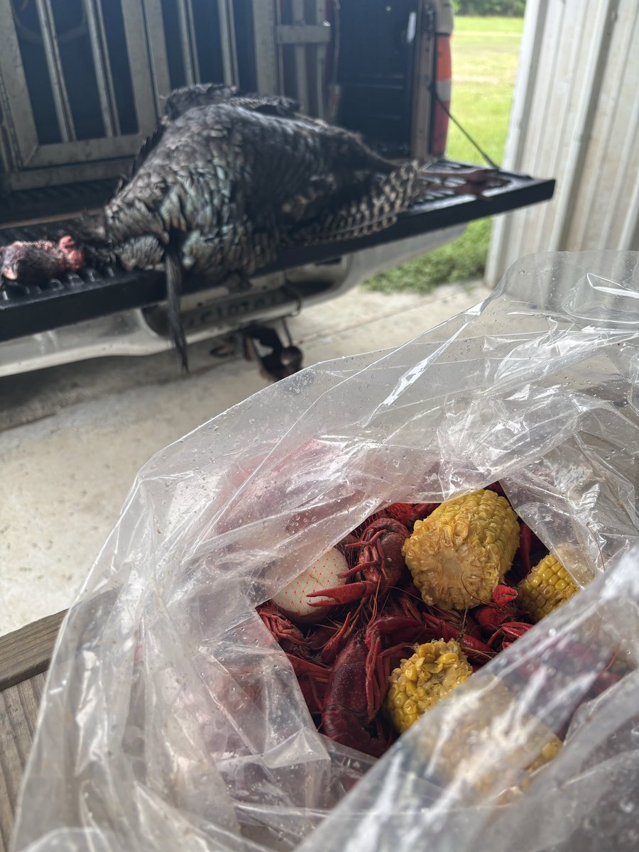 teamwingbone's tweet photo. Just another Saturday in the South… #bayoustate #bootup #crawfish https://t.co/1PlBxAEsCb