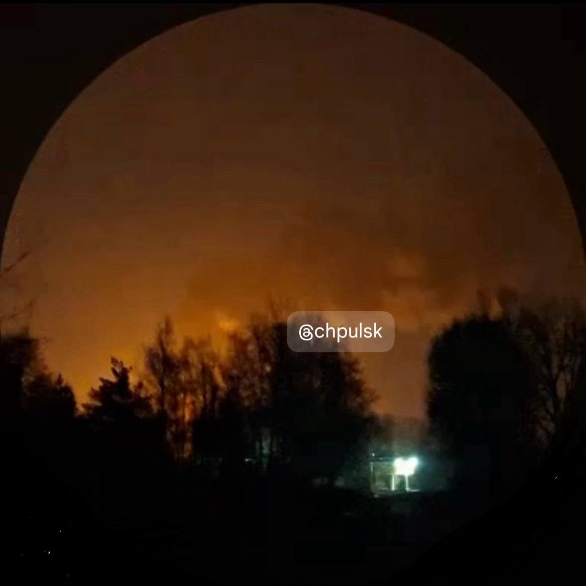 Ulyanovsk, Russia ❗ 
🔥 Something is burning in the industrial zone of Zavolzhye tonight, - local media. There is no official information yet.