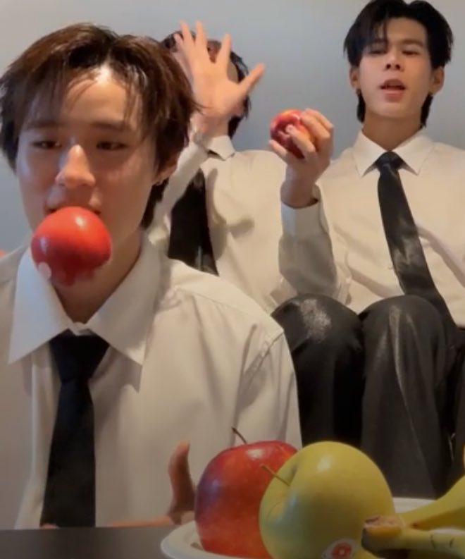 c '• ﻌ •` tweet media