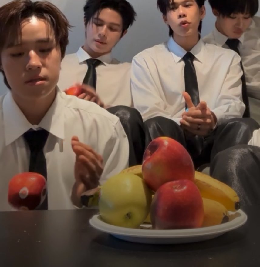 c '• ﻌ •` tweet media