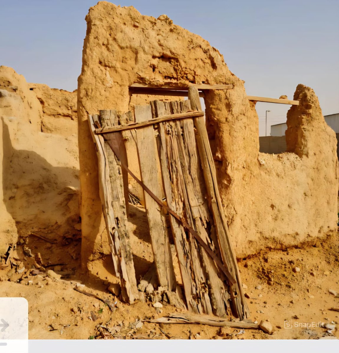 dralmanea's tweet photo. وقفة على الاطلال،،، بقايا منزلنا القديم في بلدة الحسي ، بناه الوالد مع الجد- رحمهما الله- في بداياته ، وتم توسعته عدة مرات ، وانتقلنا منه في عام ١٤٠٢ تقريبا / كم منزلٍ في الأرض يألفه الفتى .... وحنينه أبداً لأولٍ منزلِ ،، الله المستعان .
الصورة من الأخ / عبدالعزيز ( أبوعبدالله) https://t.co/BW4Rv6l3mP