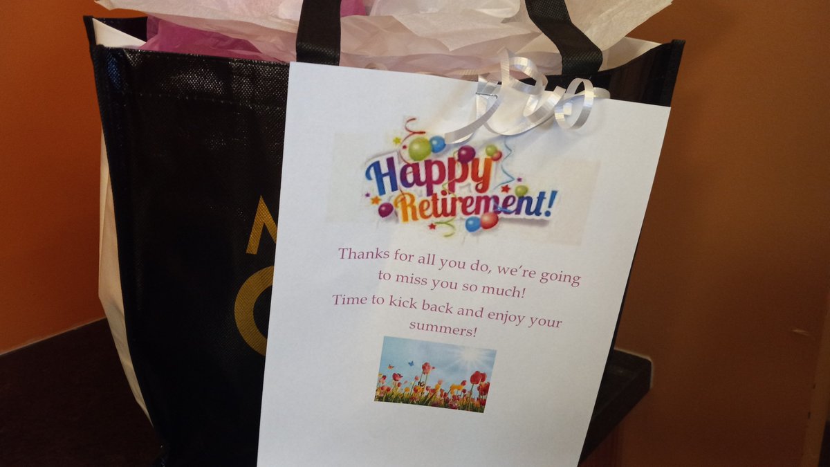 SueDunbar3's tweet photo. As I suspected.  Cookies, cupcakes and this gift bag. #HappyRetirement https://t.co/kBmuZ8M3Mv