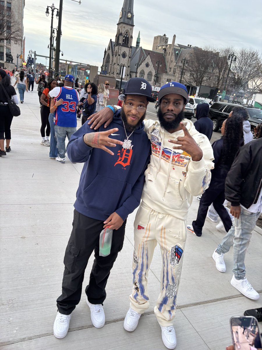 LEW_PIFF's tweet photo. My guy 🥂.. https://t.co/fzLU2TlMrC