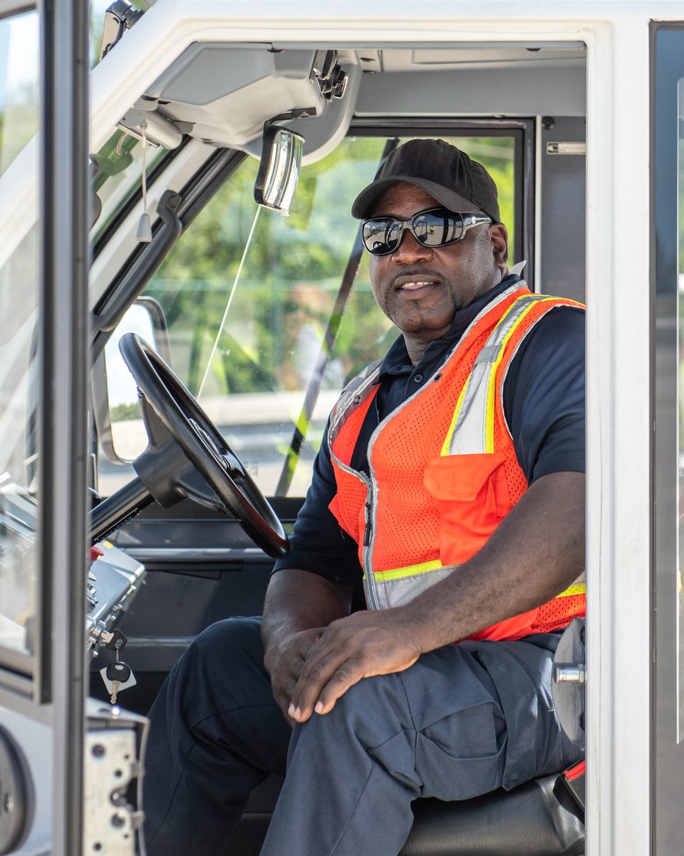 CaymanAirways's tweet image. Proud to wear it. 🇰🇾

A uniform is more than fabric. It represents trust, responsibility and heritage.

At Cayman Airways, every bow, stripe and name badge reflects a commitment to safety, service and representing the Cayman Islands with pride.

#CaymanAirways #CaymanIslands