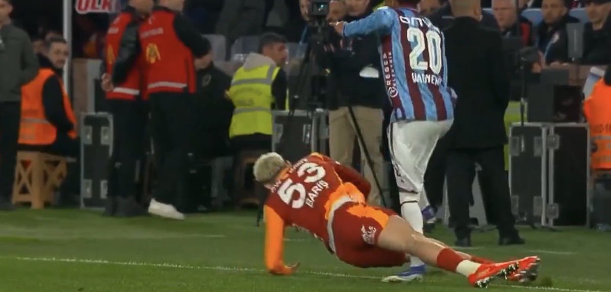 𝐒𝐞𝐥𝐢𝐧 ☆ tweet media