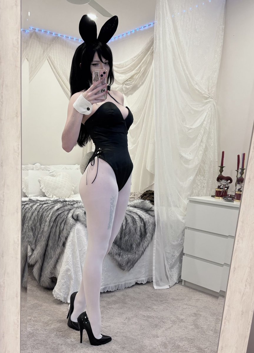 Ellie ☾ tweet media