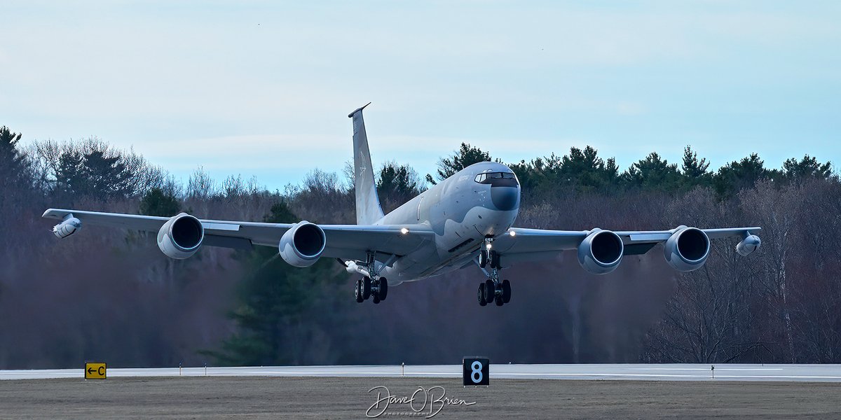 DaveOTGphotog's tweet photo. Another first for me, missed this coming in Friday by leaving 20 mins before it arrived....
After catching the sunrise this morning, I waited for its departure.
#SWIFTBIRD99 #METREA https://t.co/dibwXtl33J