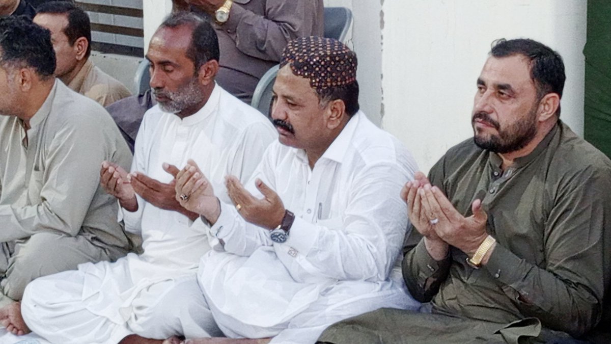 ShakeelChPPP's tweet photo. پاکستان پیپلزپارٹی سٹی ایریا پی ایس 114 کی جانب سے پرانا گولیمار ضلع کیماڑی میں #شہید_ذوالفقار_علی_بھٹو کی برسی کے سلسلے میں منعقدہ تقریب میں شہید بابا کے درجات کی بلندی اور امن و سلامتی کیلئے فاتحہ خوانی کی گئی 

#4thApril #QuaideAwam
#SalamShaheedBhutto
#KarachiBhuttoKa https://t.co/aRbWEl6jYt