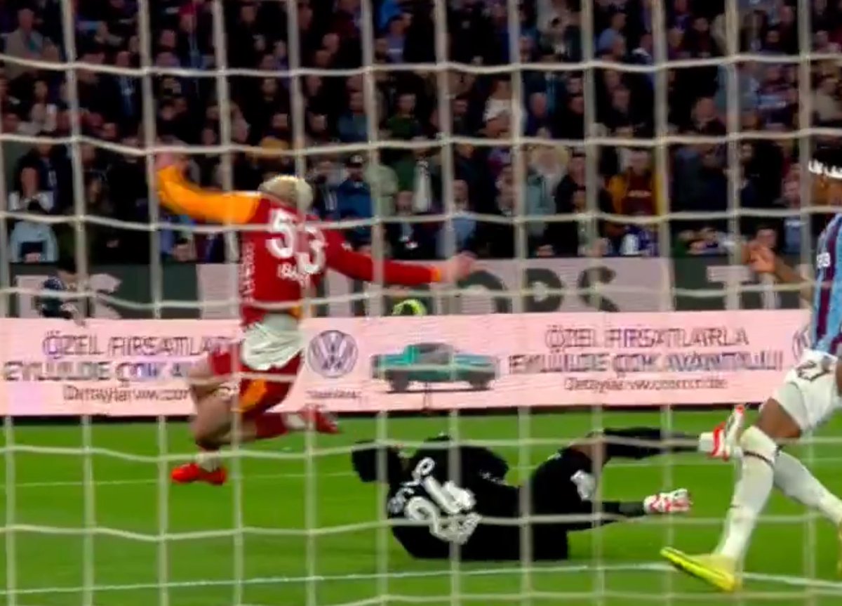 SiyahErcü tweet media