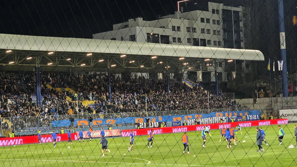 niek92jansen's tweet photo. Stadion Grbavica, Sarajevo 📍🇧🇦

Op tijd aanwezig in Stadion Grbavica voor de Sarajevo Derby: FK Željezničar 🆚️ FK Sarajevo ⚔️

#FKZeljeznicar #FKSarajevo #SarajevoDerby #Sarajevo #Bosnië #groundhopping https://t.co/9o8HECv5e2
