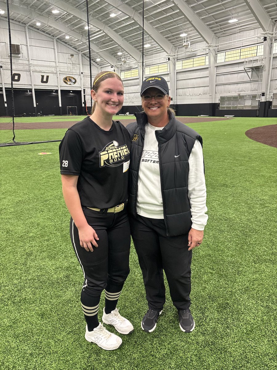 AydraL2028's tweet photo. A great start to the weekend @MizzouSoftball Elite Pitching Camp! Thank you for the invite @CoachLarissaA @ConnorMammola @CoachJayGwyn I loved learning from the coaches and players and seeing the facilities. 
M-I-Z 🐯

@IowaPremierFP @PaigeShannonIPF @OliviaPazIPF @CoachJoshSB @josiechronicras